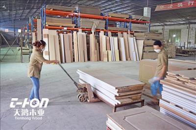 天鴻木門:市場競爭激烈萬分,木門經銷商要主動出擊! -- 行業資訊 -- 重慶網站建設|重慶網站優化專家 *好家傳媒* 專業網站建設、網絡營銷、系統開發、渠道招商、終端促銷、小區團購、品牌策劃、活動會議、新聞公關的傳媒機構